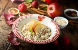 Apfel-Leinsamen-Porridge zum Abnehmen